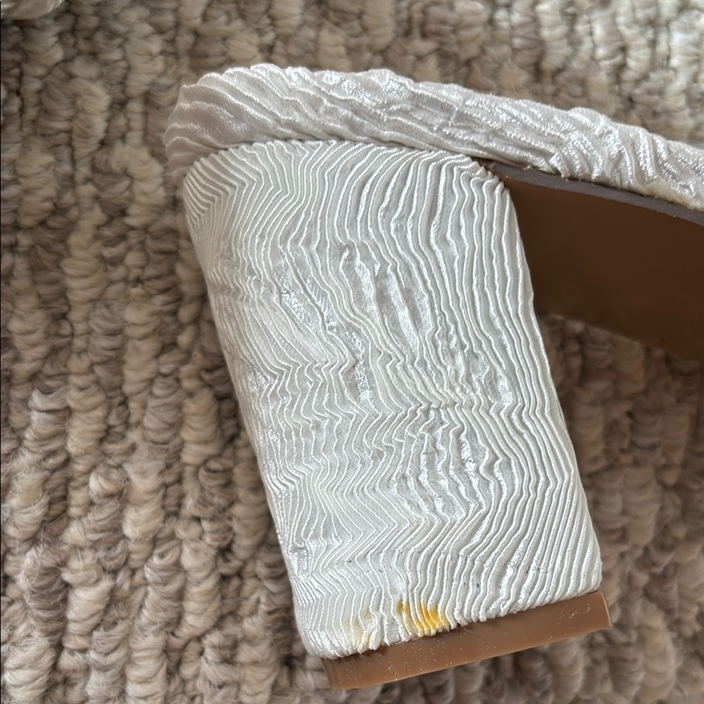Lulu's White Ruffle Mules - Picture 5 of 5